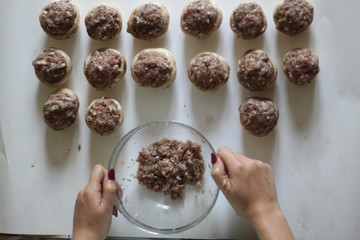 preparation of mushrooms for stuffing