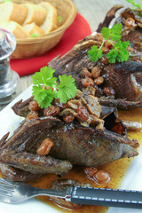 several roasted pigeon with currants