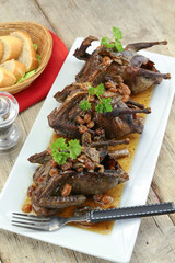 several roasted pigeon with currants