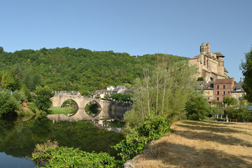 Reflets du pont d'Estaing, gorges du Lot, France