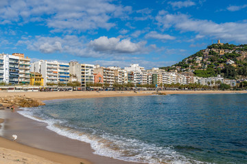 Bahia de Blanes playa en costa brava girona vistas de la ciudad 