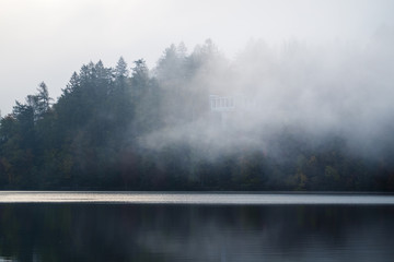 Obraz na płótnie Canvas Early foggy morning on the Bled lake