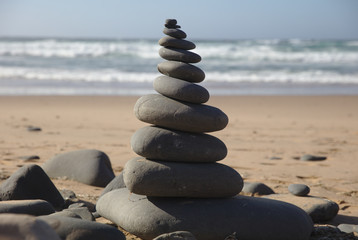 NB__9242 Stone pyramid on beach in Portugal