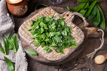 Preparation of ribwort plantain syrup against cough