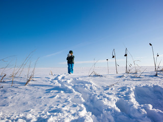 Fototapeta na wymiar young boy in winter deep snow 