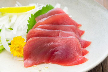 カツオの刺身