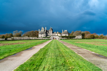 F, Bretagne, Finistère, Schloss, Château Kerjean, dramatische Gewitterstimmung mit dunklen Wolken
