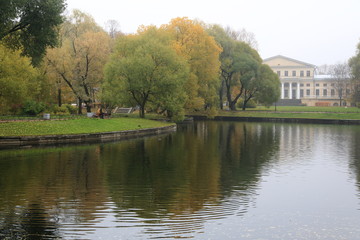 Fototapeta premium Russia saint-petersburg park autumn garden pond