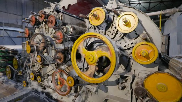 Syntepon production, yellow rotating pulley