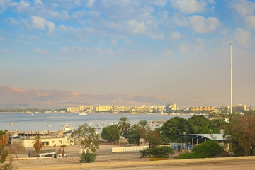 Obraz premium View of the Port City of Aqaba, Jordan. Buildings along the coastline with mountains in the background.