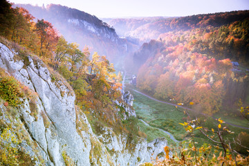 Wsch&oacute;d słońca w Ojcowie