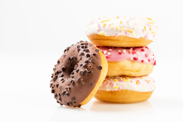 Ciambelle fritte ricoperte di glassa