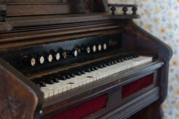 Fototapeta na wymiar Old vintage piano