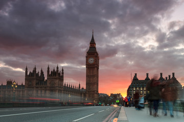 Fototapeta na wymiar Big ben e il parlamento di londra al tramonto