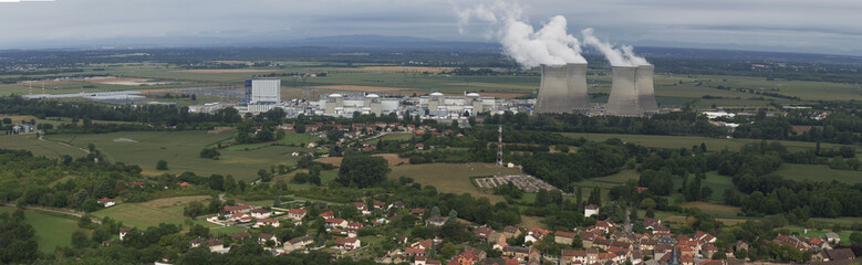Fototapeta na wymiar Centrale nucléaire