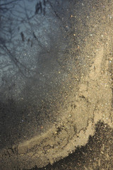 Brillo de nieve sobre la ventana