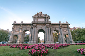 Obraz premium Madrid, Spain at Puerta de Alcala gate