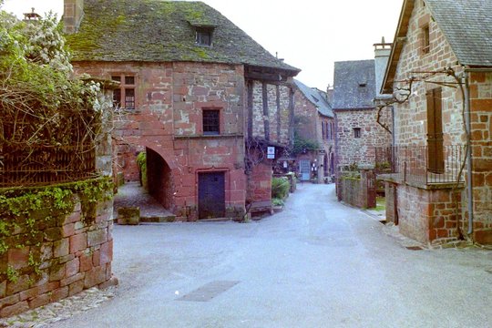 ville de collonges la rouge en Dordogne