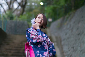 浴衣の女性　