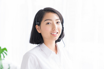 オペレーター　コールセンター　女性