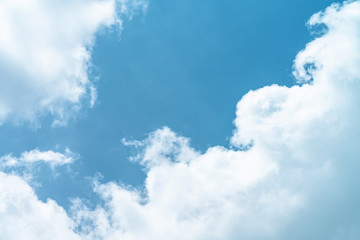 Obraz na płótnie Canvas White cloud and blue sky background with copy space