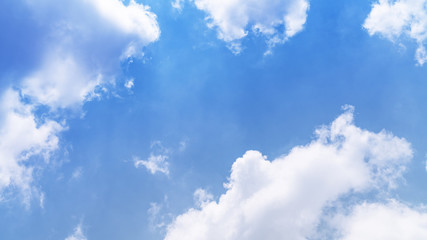 Obraz na płótnie Canvas White cloud and blue sky background with copy space