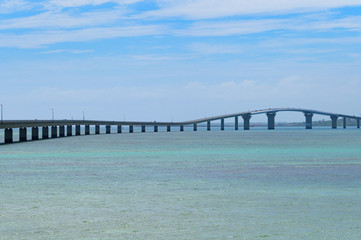 海に掛かる橋