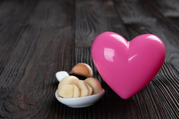 Obraz premium Garlic and oil capsules and Heart health benefits