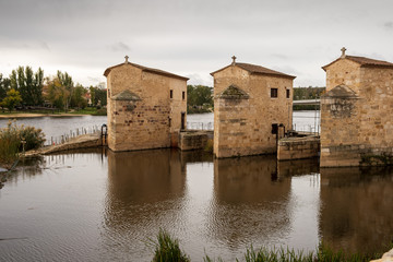 Fototapeta na wymiar Flour mill on the Douro River, Zamora