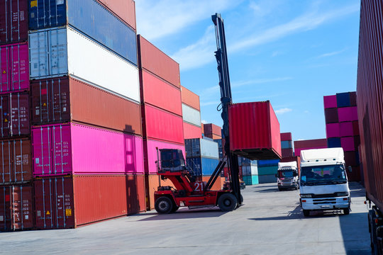 Toplifter handles cargo containers. In the import and export zone