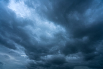 Fototapeta premium Dark thunderstorm clouds