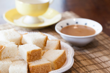 Streamed bread with Thai tea custard