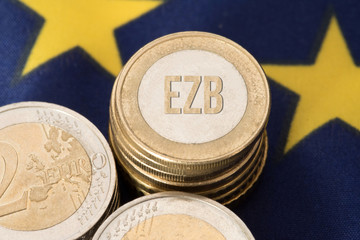 Flagge der Europäischen Union, Euro Münze und EZB