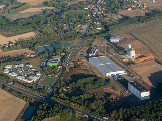 vue aérienne d'une zone industrielle à Luigny dans l'Eure-et-Loir en France