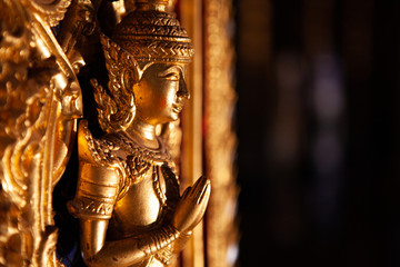 Obraz premium Close-up of Golden ancient thai craft art