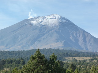 Fototapeta na wymiar la volcan popocatépetl