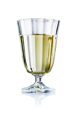 ein Glas weißwein isoliert auf weiß