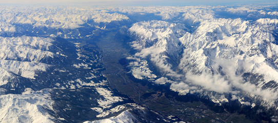 Alpenlandschaft im Winter, Luftaufnahme, Inntal, Österreich, Europa, Panorama