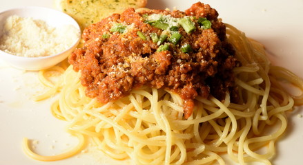 Spaghetti and bread on a plate