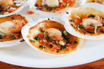 Grilled scallops shell with butter and garlic