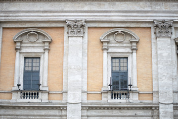 Fototapeta na wymiar beautiful architecture of the antique buildings at rome 