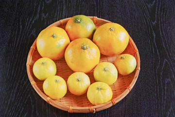 笊に入った蜜柑と柚子