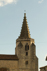 Fototapeta na wymiar Clocher de l'église du village de Brassempouy dans les Landes