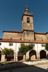 Fototapeta na wymiar Clocher de l'église du village d'Arizkun en Espagne