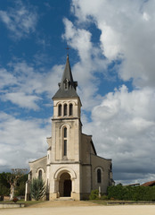 Fototapeta na wymiar Eglise de Luglon dans les Landes
