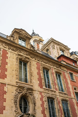 Fototapeta na wymiar old-fashioned building in paris ,Europe