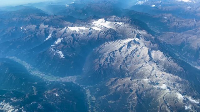 Less and less snow - the Alps from above by airplane