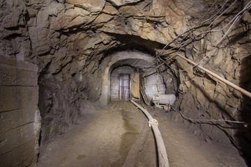 Obraz premium Gold iron mine ore shaft tunnel drift with rails underground