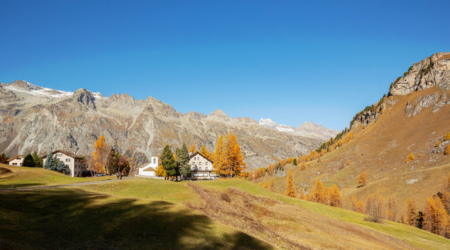 typical houses in the Engadine Val di Fex