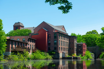 Obraz premium Sandford Mill on Charles River in Medway historic town center in summer, Medway, Boston Metro West area, Massachusetts, USA.